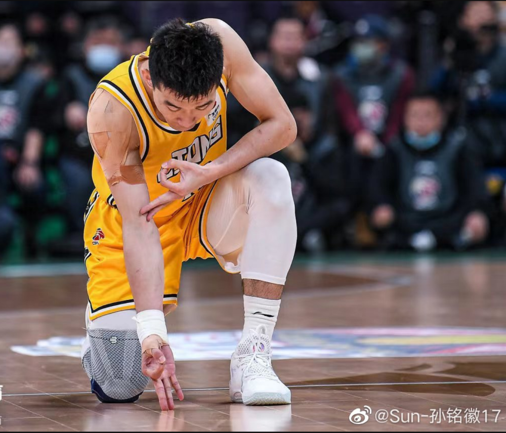 山东队轻取篮网,孙铭徽高光表现 山东队轻取篮网,孙铭徽高光表现