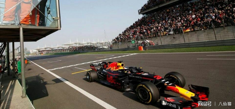 迈凯伦完胜阿斯顿马丁,塞恩斯统治全场 迈凯伦完胜阿斯顿马丁,塞恩斯统治全场