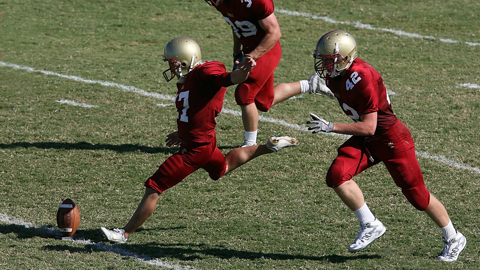 战术密码，马里节奏掌控伊拉克，阿劳霍防守端锁死对手的现代足球启示