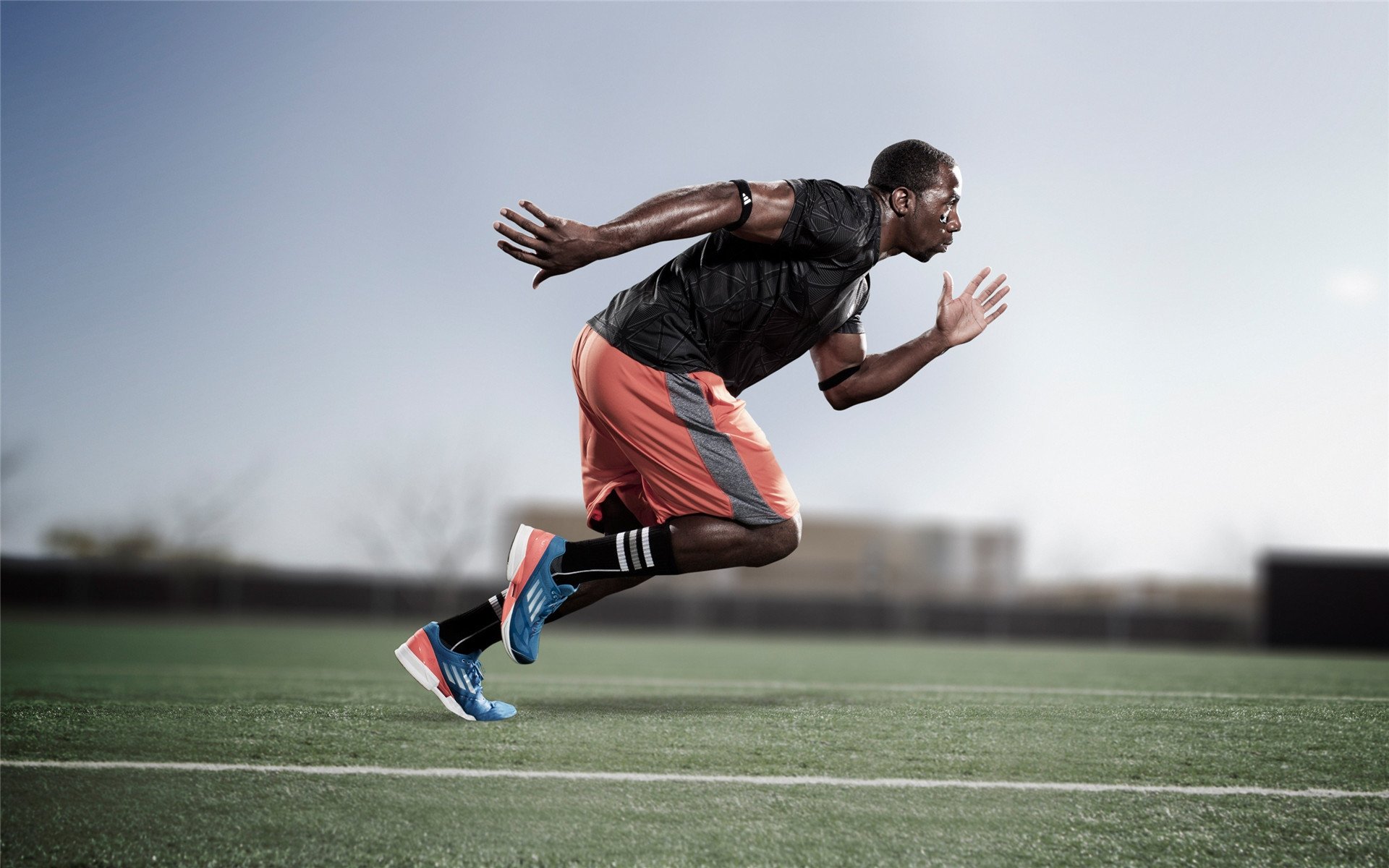 塞维利亚对阵西班牙，本泽马压力下完成爆发