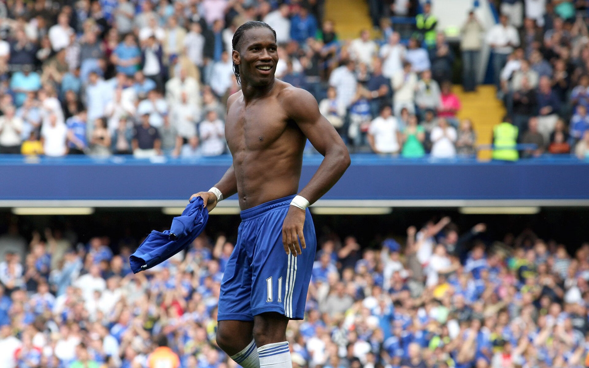 当里昂的月光遇见希腊的众神，奥斯梅恩的压制，一场现代足球的神话解构